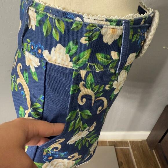 NWT Farm Rio Navy Blue Flower Tapestry Shorts, 26 - Picture 3 of 7